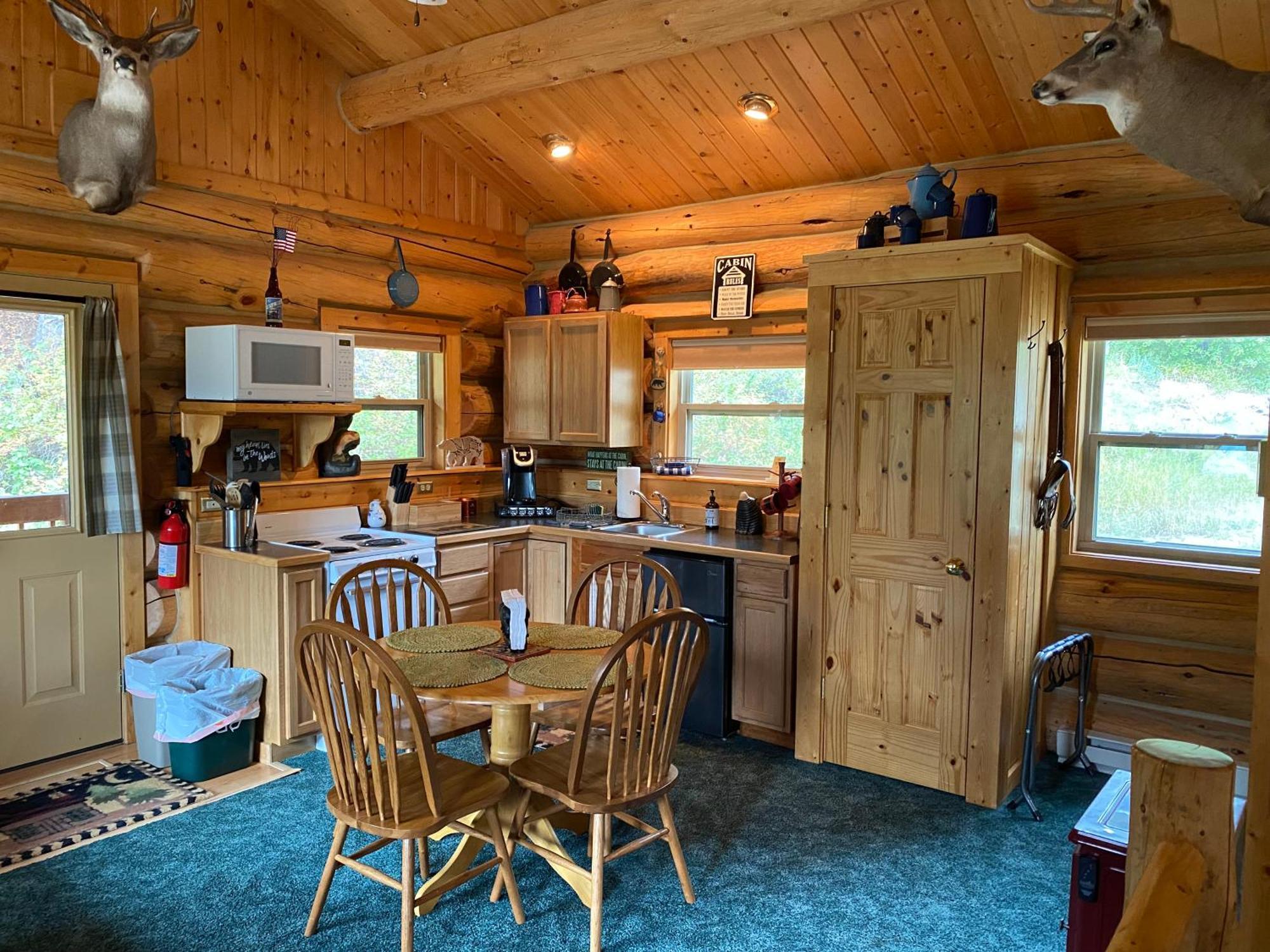 ريد لودج Two Bears Inn Bed & Breakfast المظهر الخارجي الصورة